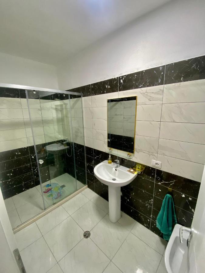 Seaview Apartments Rental Vlorë Esterno foto